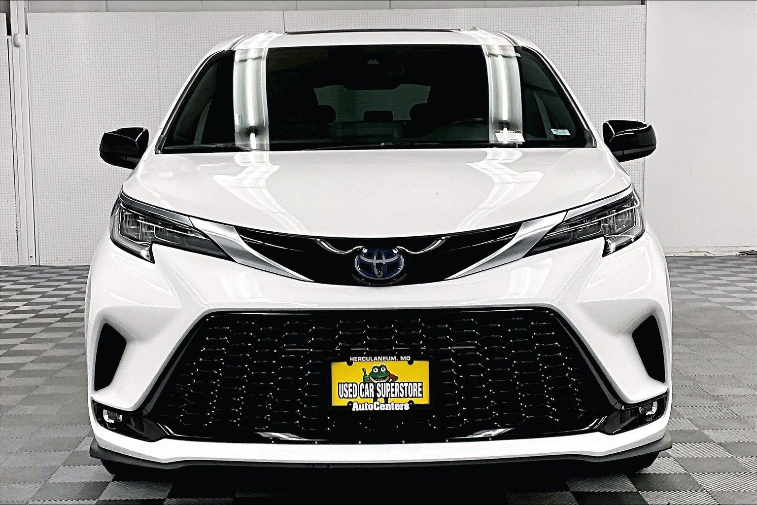 Pre-Owned 2022 Toyota Sienna XSE 4D Passenger Van in Herculaneum